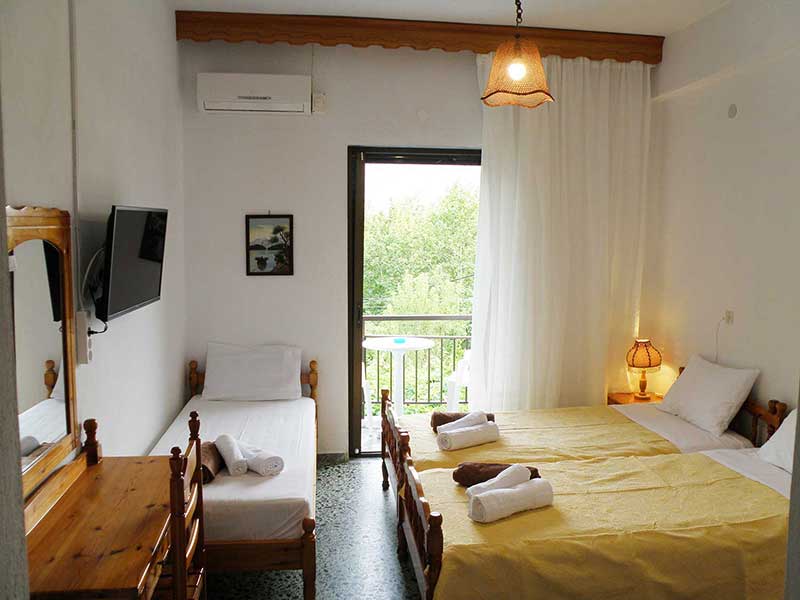 Triple room 2 - Room with twin beds